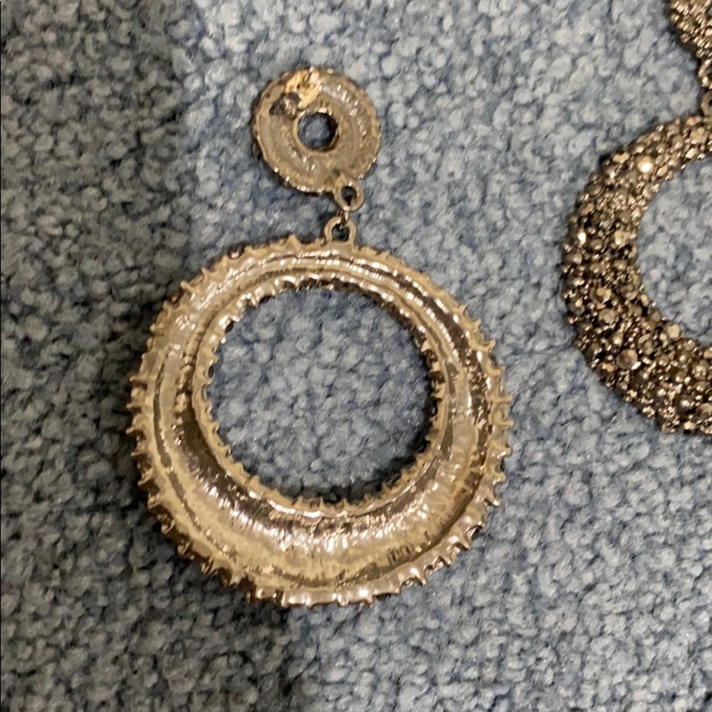 Earrings - Picture 4 of 4